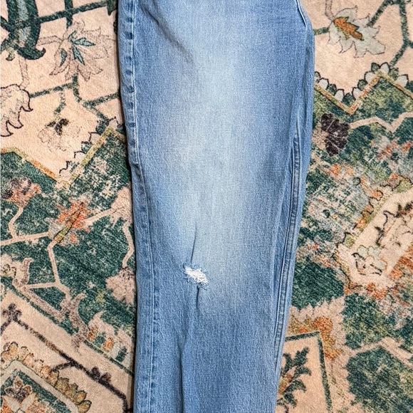 Abercrombie & Fitch Ultra High Rise Kick Flare Jeans - Light Blue - Picture 3 of 3